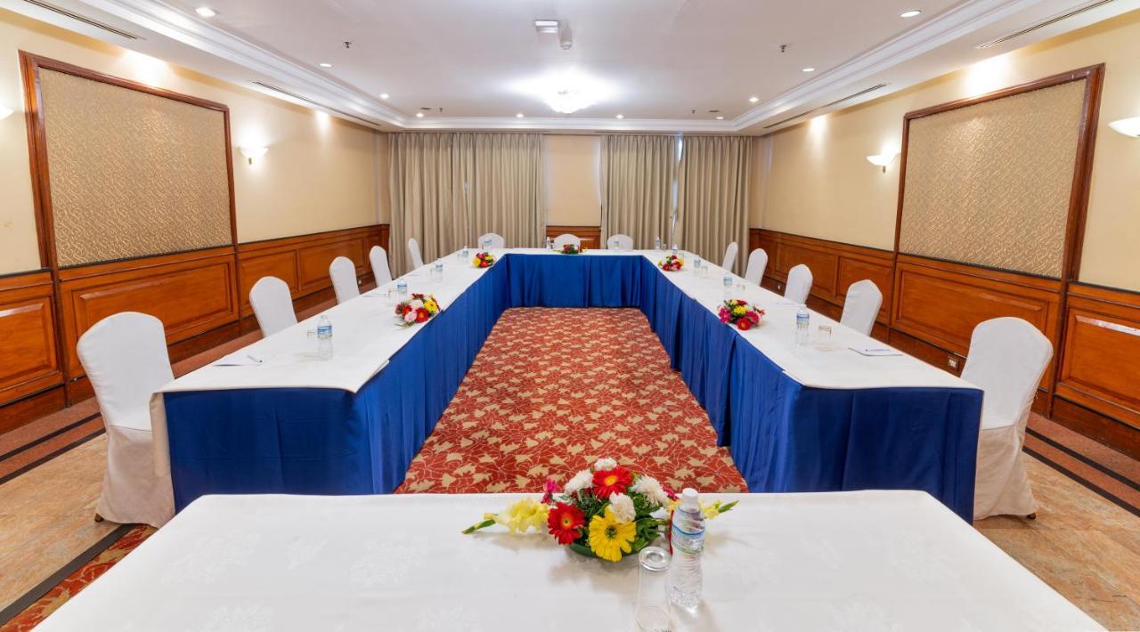 Radisson Hotel Катманду Екстериор снимка