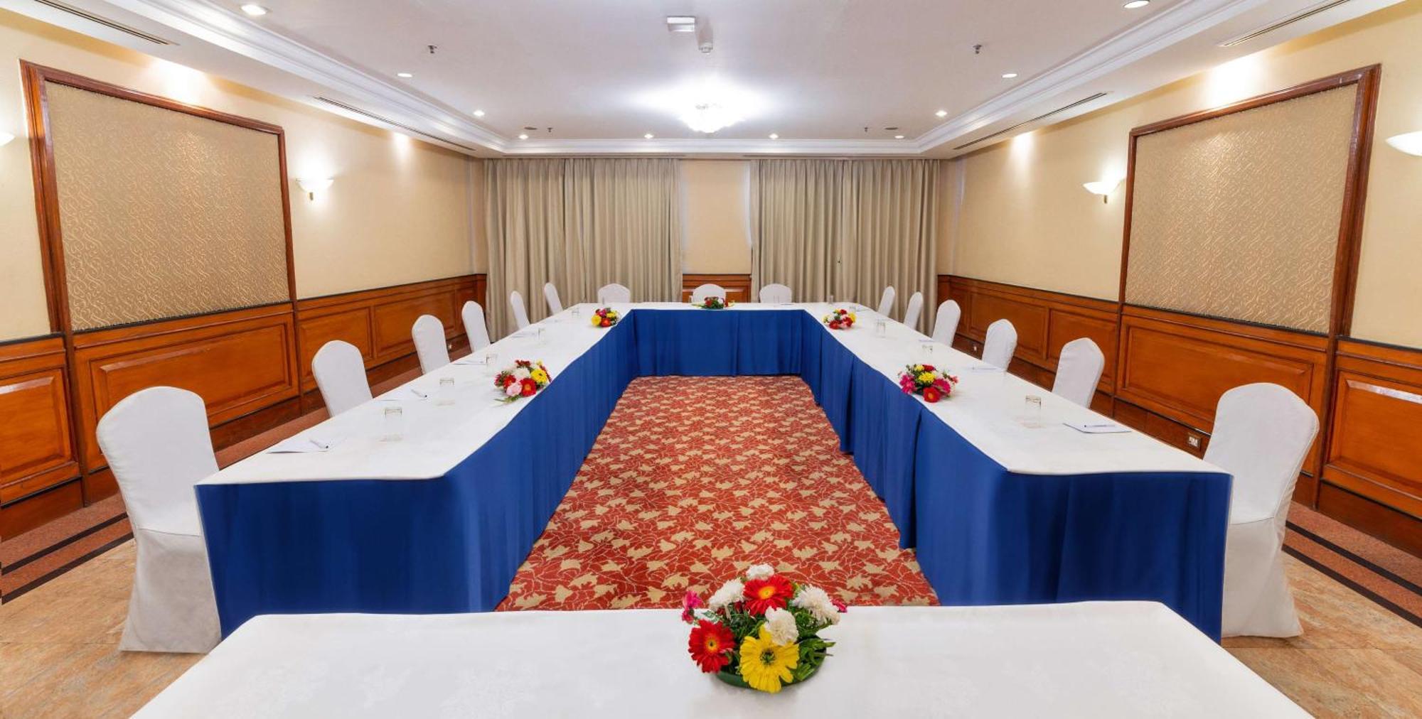 Radisson Hotel Катманду Екстериор снимка